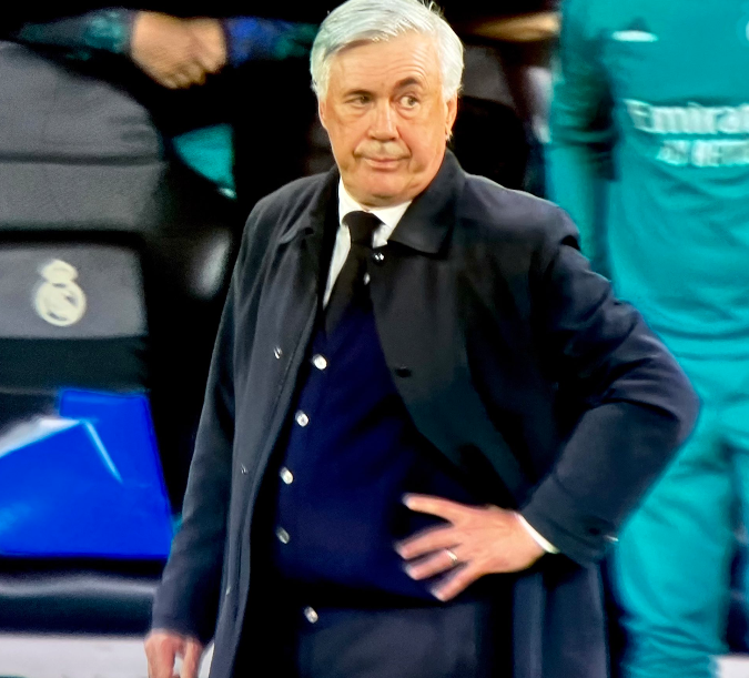 After Carlo Ancelotti made this gesture, Real Madrid scored two goals in two minutes.  