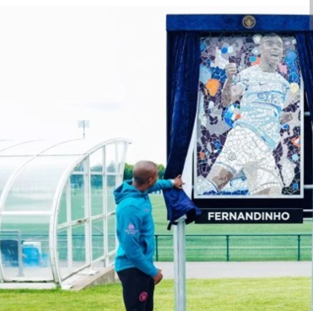  Fernandinho at the unveiling of his mosaic.
