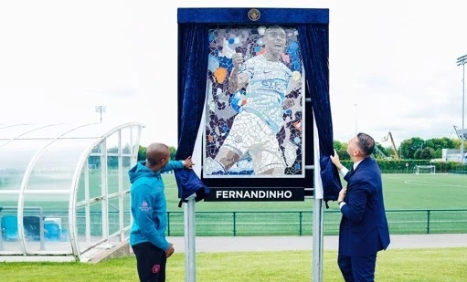 Manchester City chairman, Khaldoon Al Mubarak, and Fernandinho during the unveiling of the mosaic.