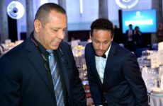 Neymar's father tells PSG to pay his son €200M before he leaves
