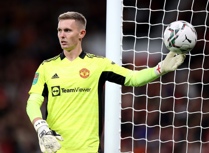 Dean Henderson in the goalkeeper's colors of Manchester United. 