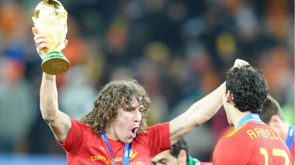 Carles Puyol Runs Into Glass Wall: Stats and Football Mentality of the Barcelona Legend