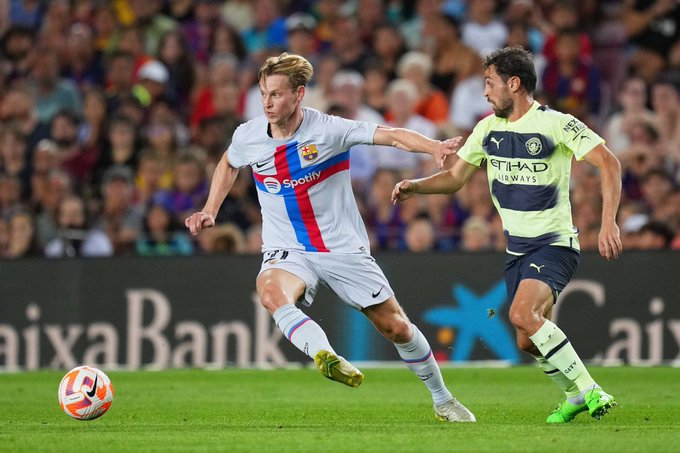 Frenkie de Jong of FC Barcelona and Bernardo Silva of Manchester City fought to dominant the midfield in the ALS awareness friendly game on Wednesday, August 24, 2022.