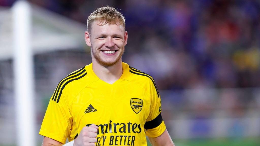 Aaron Ramsdale Blasted By Arsenal Fans After Strangle Goalkeeping Skills Gifting Antony His Manchester United Debut Goal