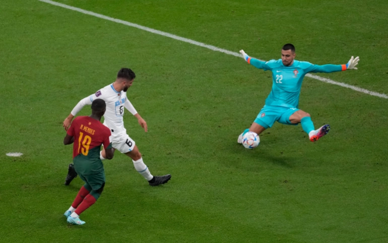 Portugal v Uruguay: Bruno Fernandes with a brace as the Portuguese side qualify for group stage