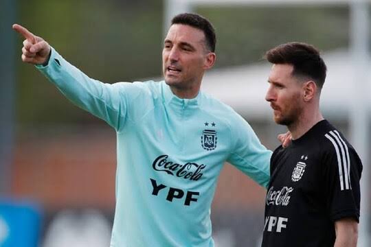 Lionel Messi and Scaloni