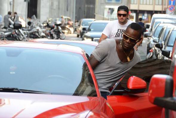 Mario Balotelli Is Enjoying Himself With An Unknown Stunning Lady In Maldives