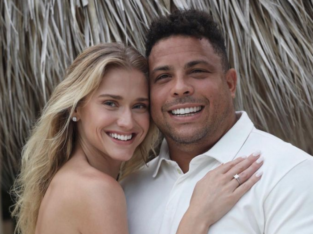 Ronaldo De Lima proposes to model girlfriend during Caribbean vacation