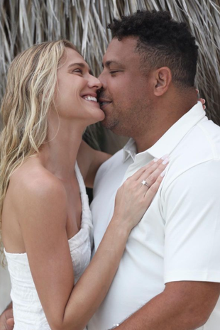 Ronaldo De Lima proposes to model girlfriend during Caribbean vacation