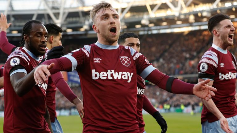West Ham Out Of Relegation Zone After Beating Everton 2-0