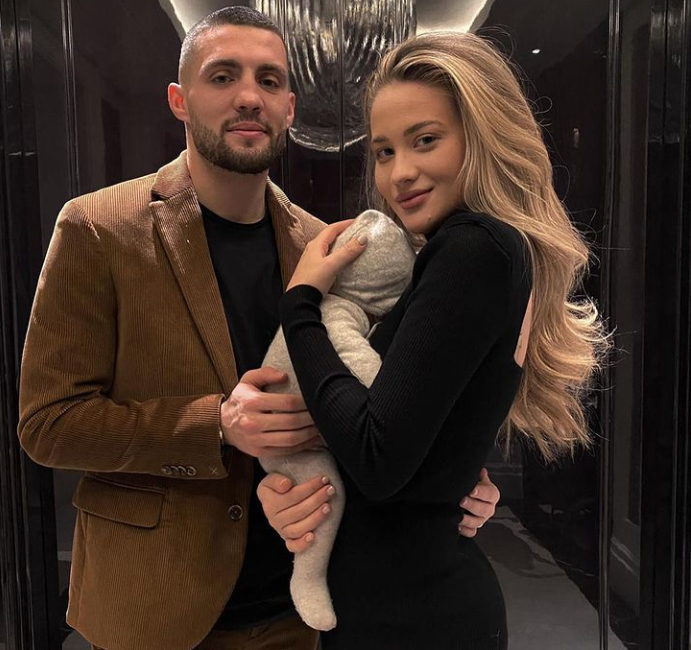 Mateo Kovacic Spent A Day Out With In London With His Partner Izabel And Kids