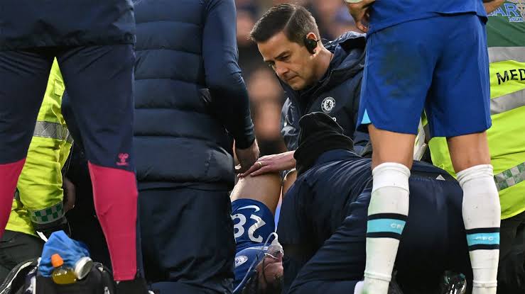 Medical personnel giving aid to Cesar Azpilicueta
