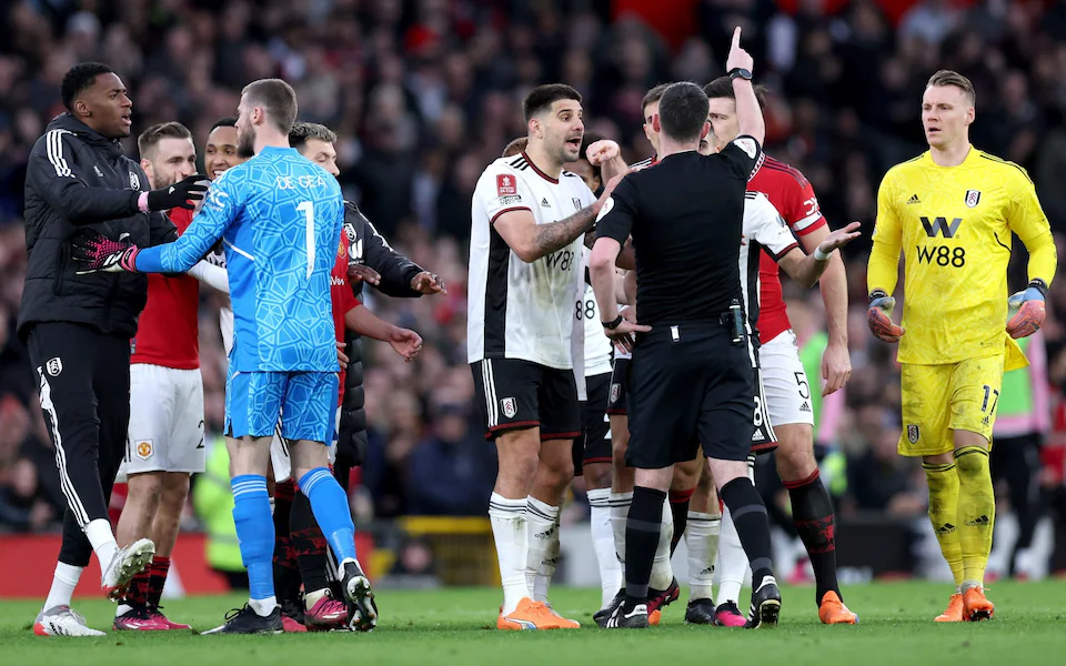 Manchester United Beat Fulham 3-1 After Three Red Cards
