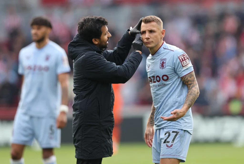The medics of Aston Villa came to the aid of Lucas Digne 