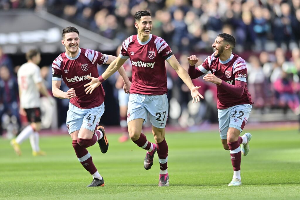 Aguerd celebrating his goal for West Ham United alongside his teammates Declan Rice and Benrahma