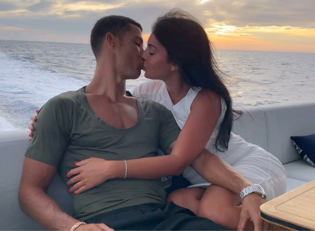 Cristiano Ronaldo and Georgina Rodriguez lock lips

PS: From Georgina Rodriguez Instagram account