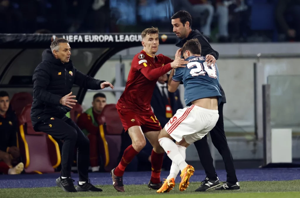 Salvatore Foti smacked Santiago Gimenez during the game involving Roma and Feyenoord
