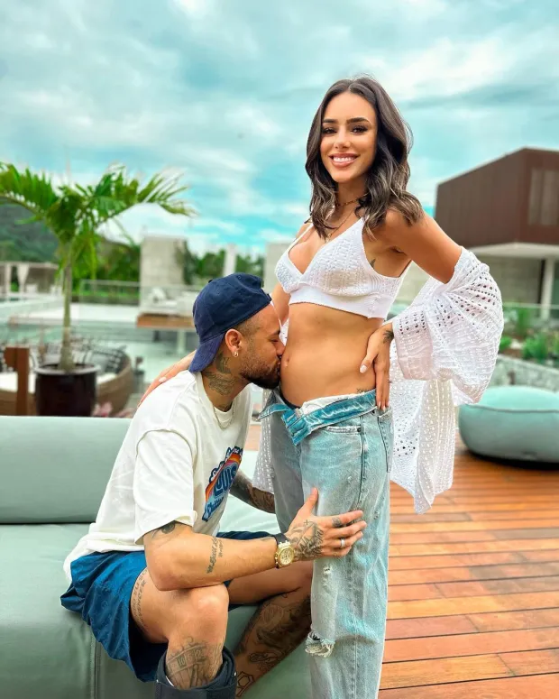 Neymar And Gorgeous Lover Bruna Biancardi Announces Incoming Child