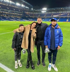 Belle Silva, Thiago Silva alongside their children