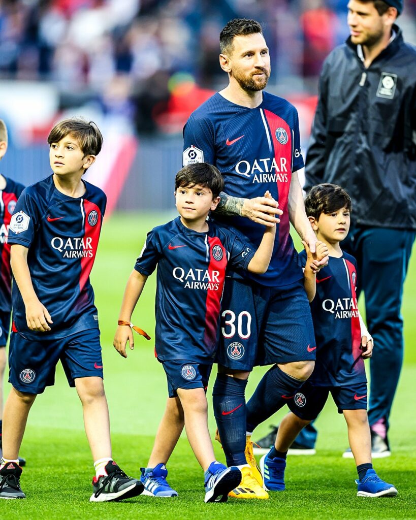 Lionel Messi and his children during his farewell