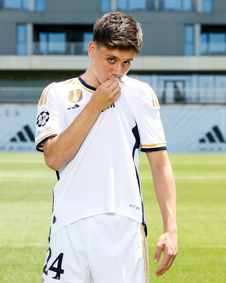 Arda Guler Consoles His Mother Serap Guler Who Bursts Into Tears During ...