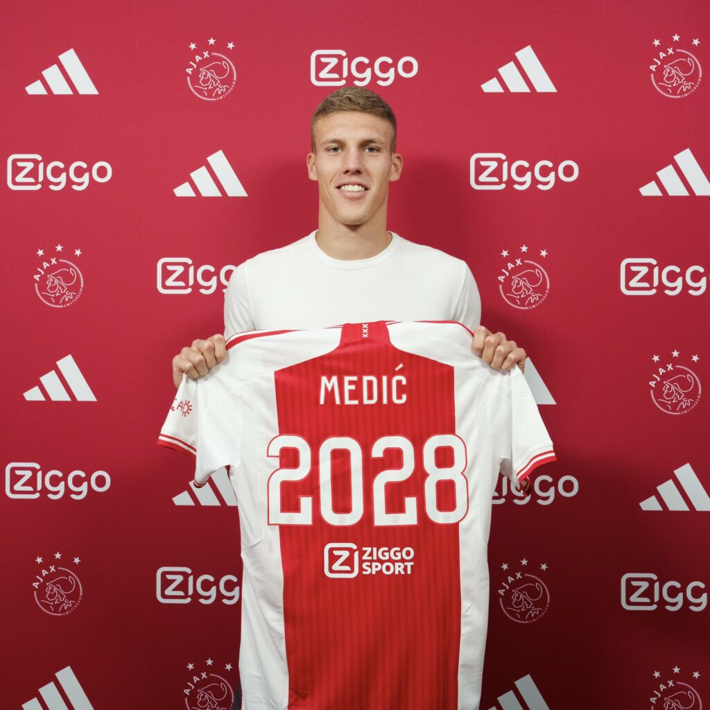 Ajax signing Jakov Medic