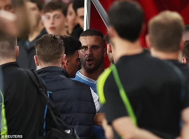 Kyle Walker Fights Off Arsenal Set-Piece Coach After City Loss [Video]