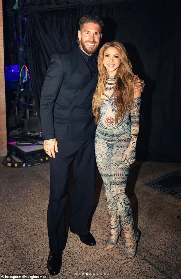 Sergio Ramos Presented Shakira With Two Awards At Latin Grammy Awards